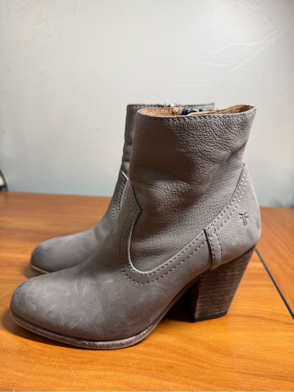 Frye Essa Bootie Dark Ash Grey Block Heel Pull On Sock Boot Side Zip 7M